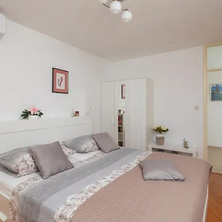 דירה Bounty אומיס